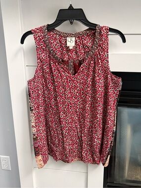 One September Red boho Printed Sleeveless V-Neck Blouse size Small